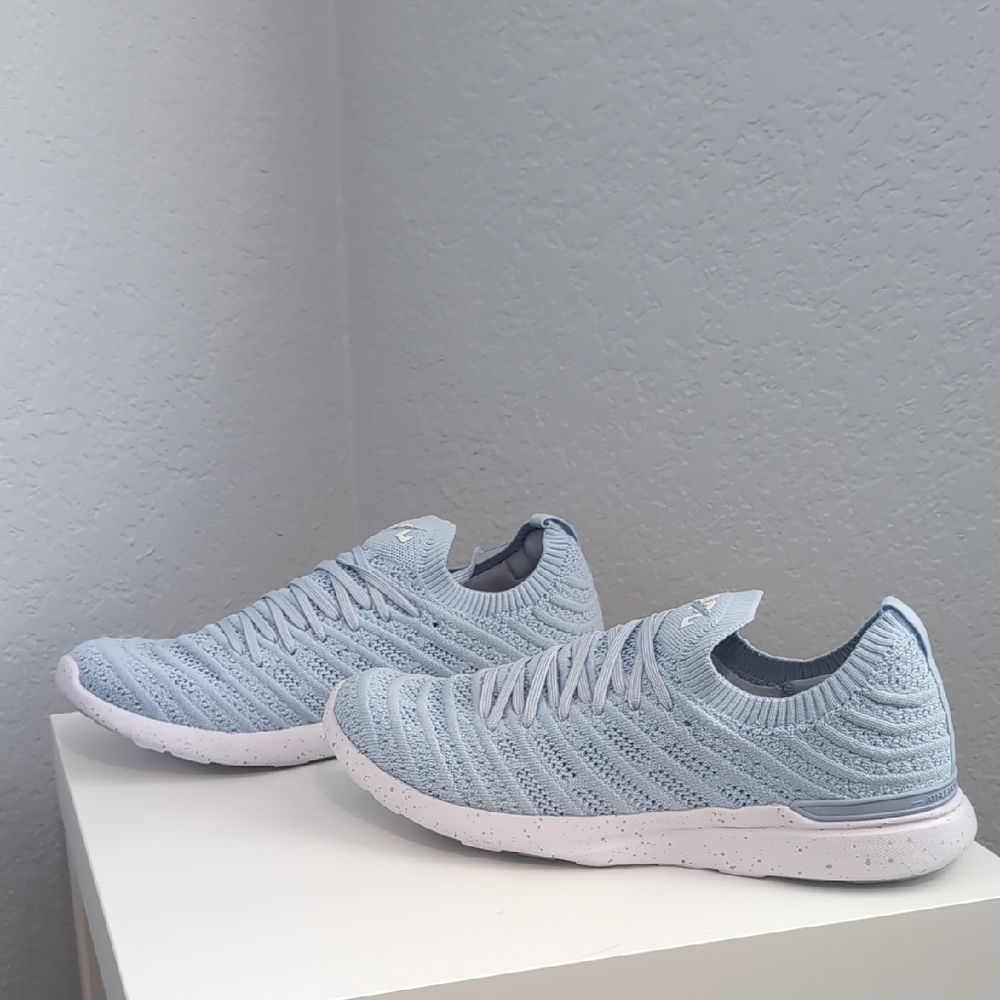 APL Wave Techloom Sneakers In Speckle Blue Size 8.5